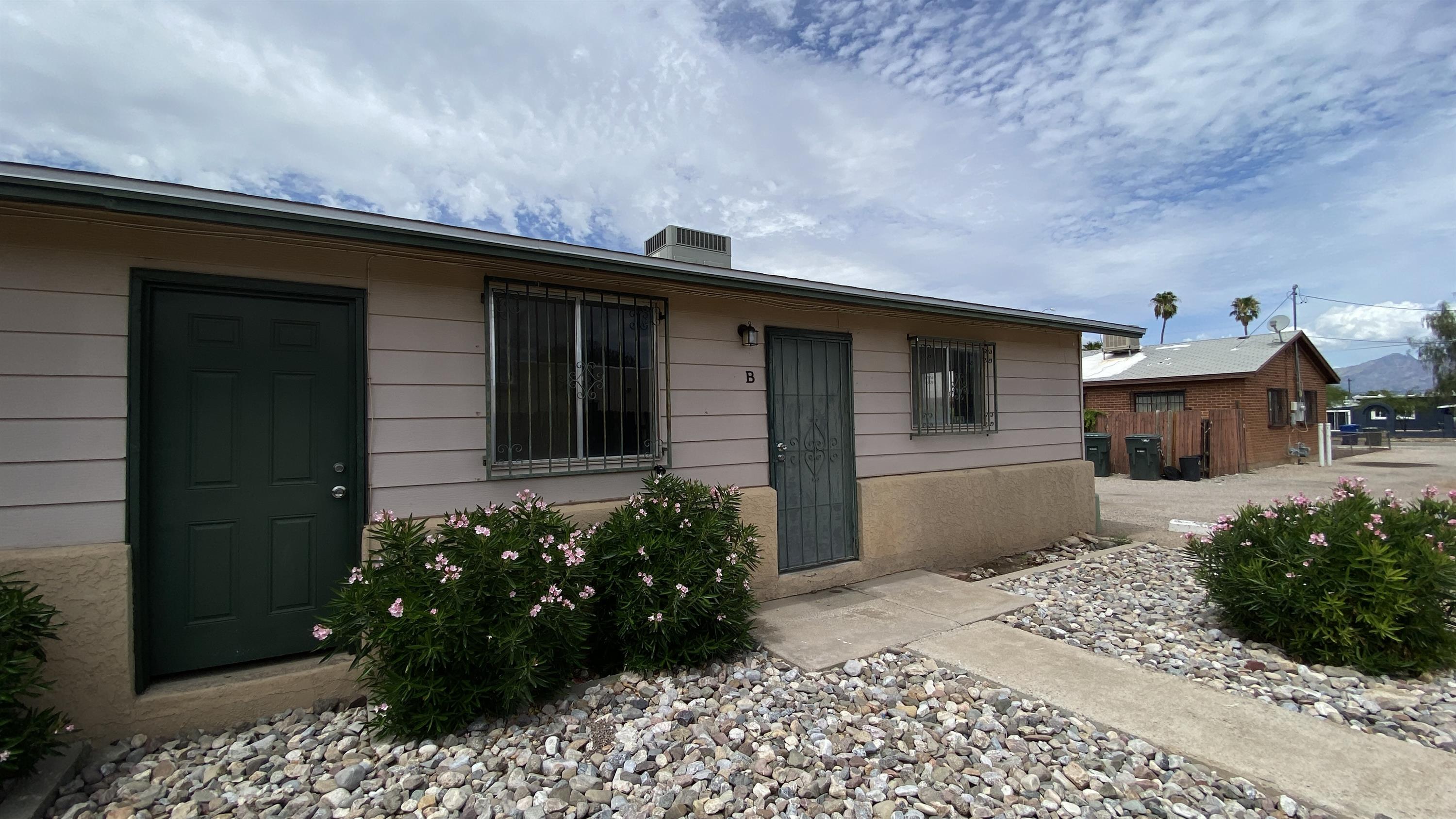 5752 East 28th Street - B
